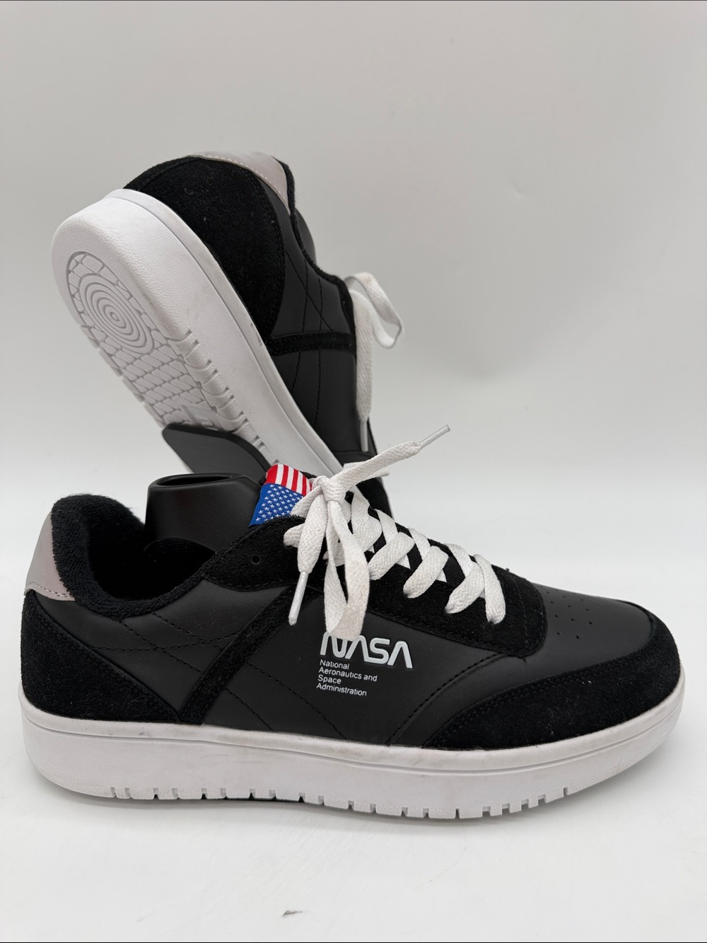 NASA Captain Capsule Black & White Suede Leather Women’s Size 9 Low-Top Sneaker - Picture 5 of 16